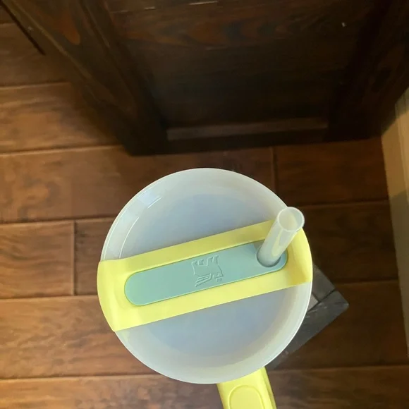 Stanley Quencher H2.0 Tumbler - Light Cream - Picture 3 of 4